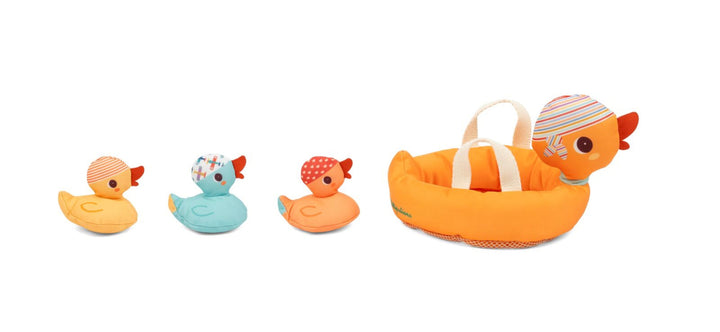 Lilliputiens Bath Toy - Mummy Duck and her Magnetised Ducklings