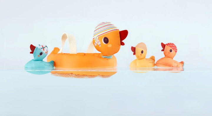 Lilliputiens Bath Toy - Mummy Duck and her Magnetised Ducklings