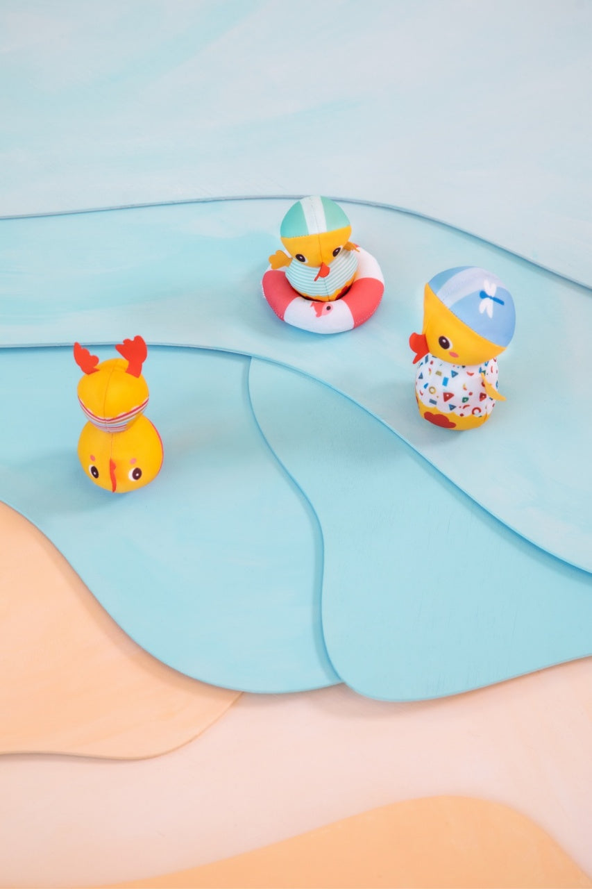 Lilliputiens - Three Bath Ducks Learning to Swim