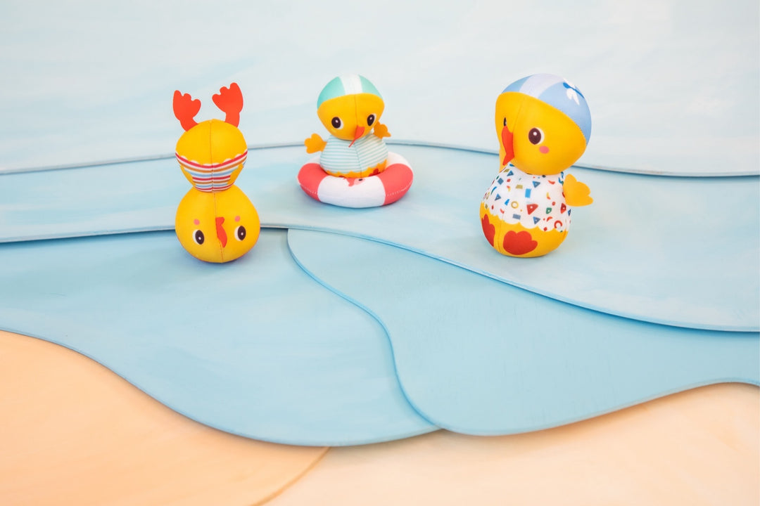 Lilliputiens - Three Bath Ducks Learning to Swim