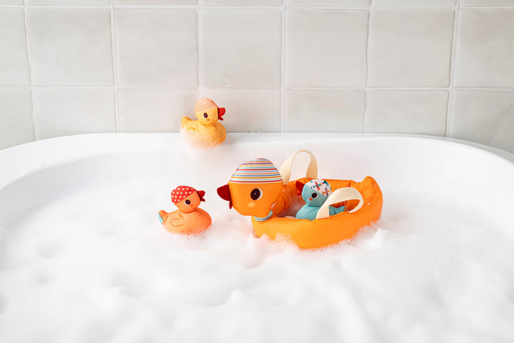 Mommy Duck and her Magnetic Ducklings