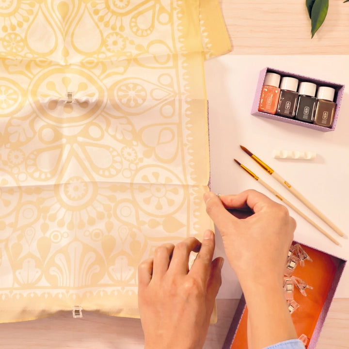 Djeco Atelier 11 - Silk Painting - Indian-style Design