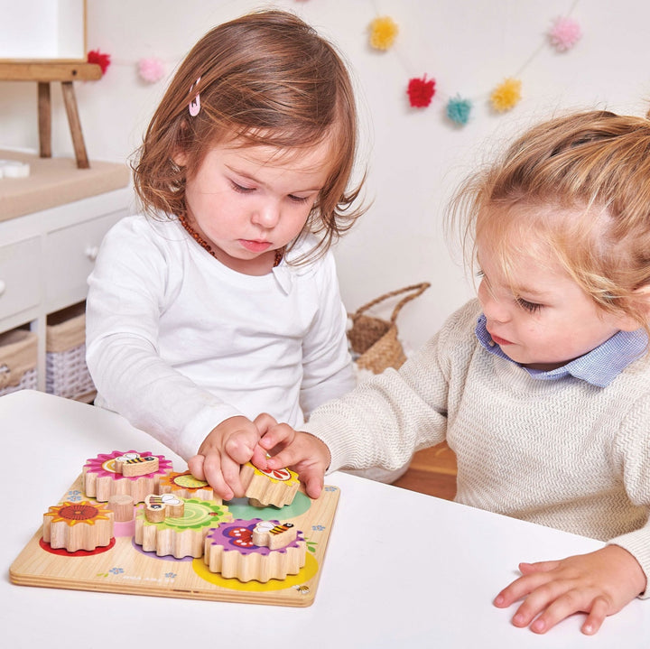 Le Toy Van Petilou Gears and Cogs Busy Bee Learning