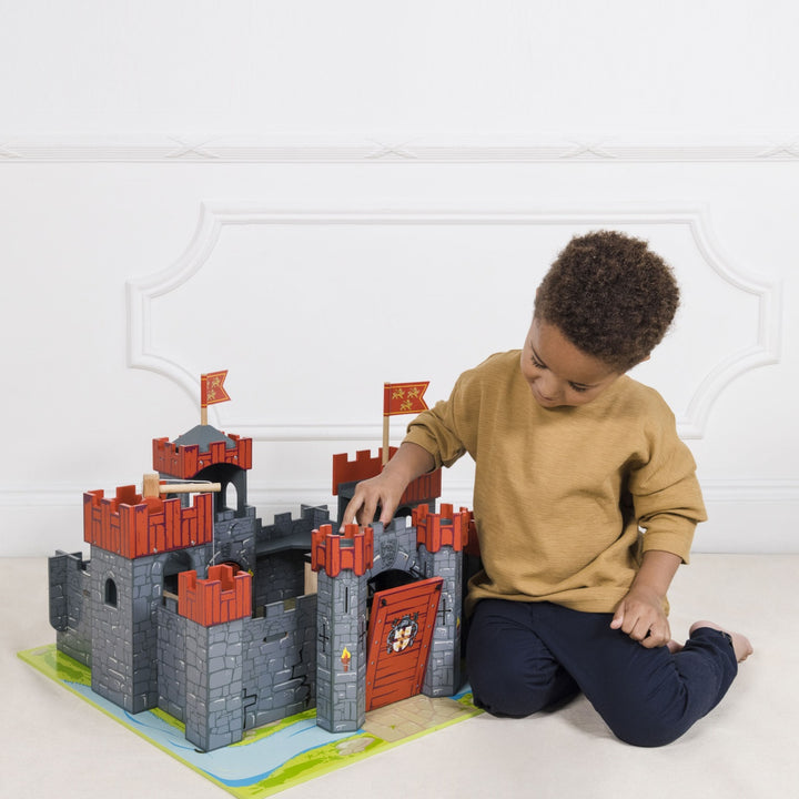 Le Toy Van Wooden Lionheart Castle