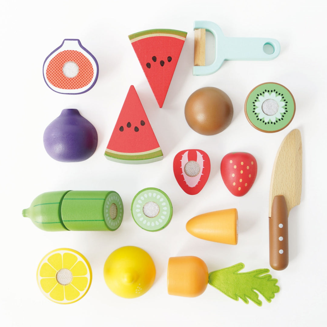 Wooden Chopping Board and Sliceable Play Food
