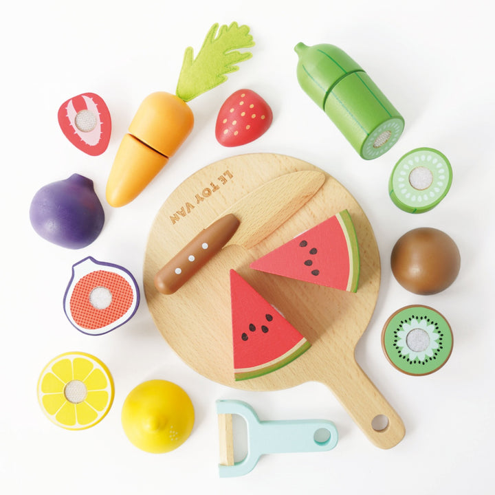 Wooden Chopping Board and Sliceable Play Food